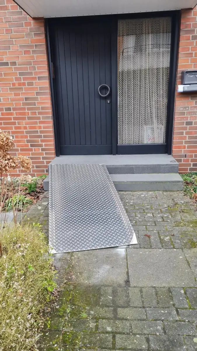 Rampe vor einer Haustür